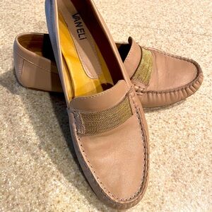 Vaneli women’s leather Italian nude Napa,EXCELLENT condition,cleaning out closet